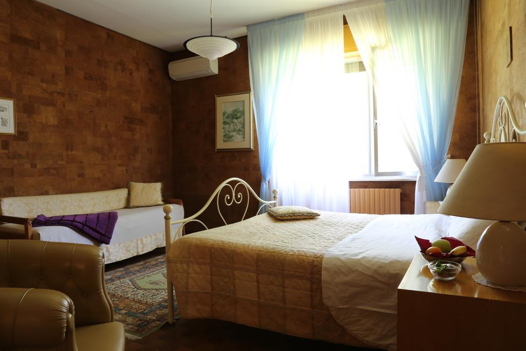 Bed and Breakfast Al Villino Del Sole Fano Exterior foto